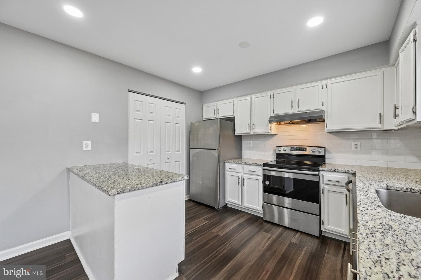 1614 Winding Brook Way photo 13