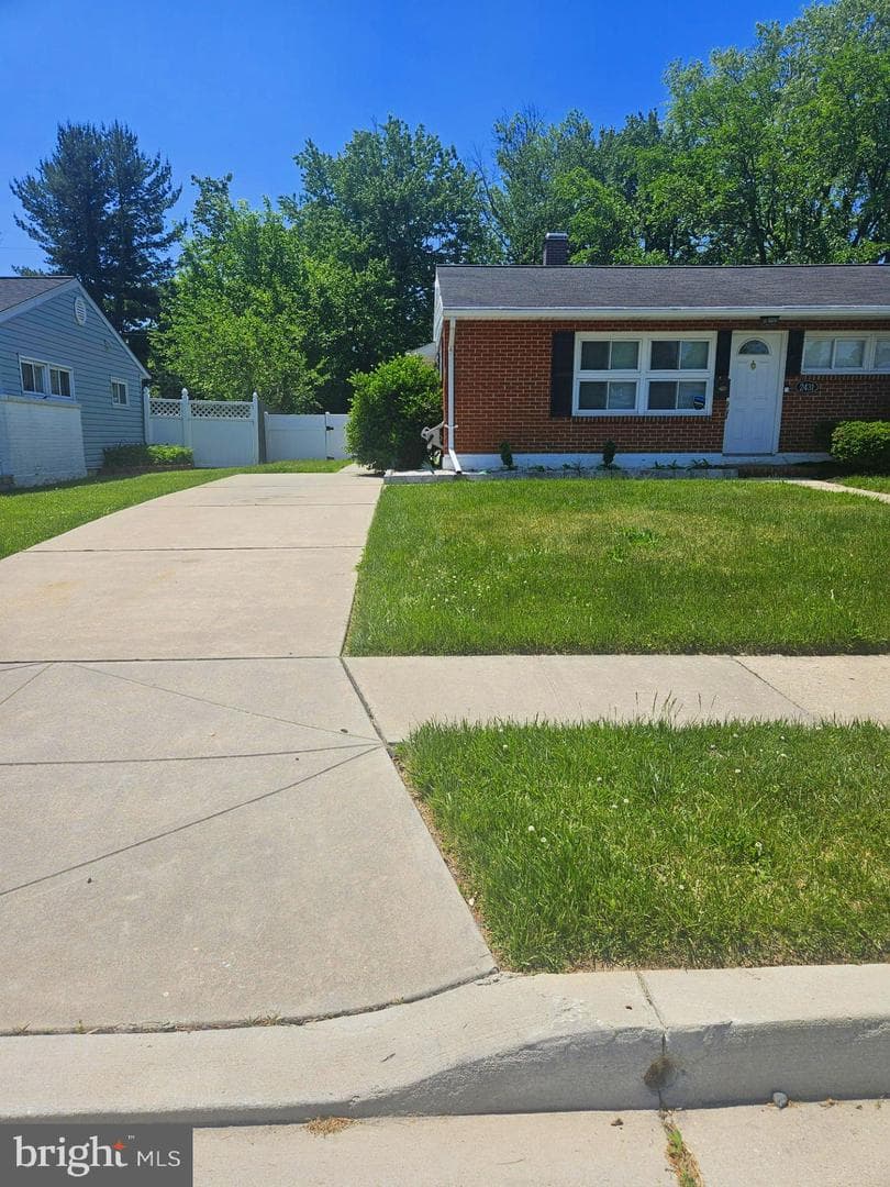 2431 Woodcroft Road photo 2
