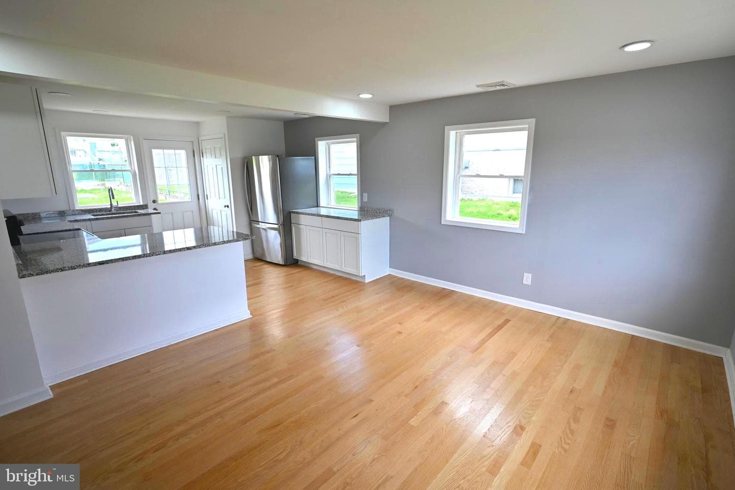 34 Compass Road photo 4