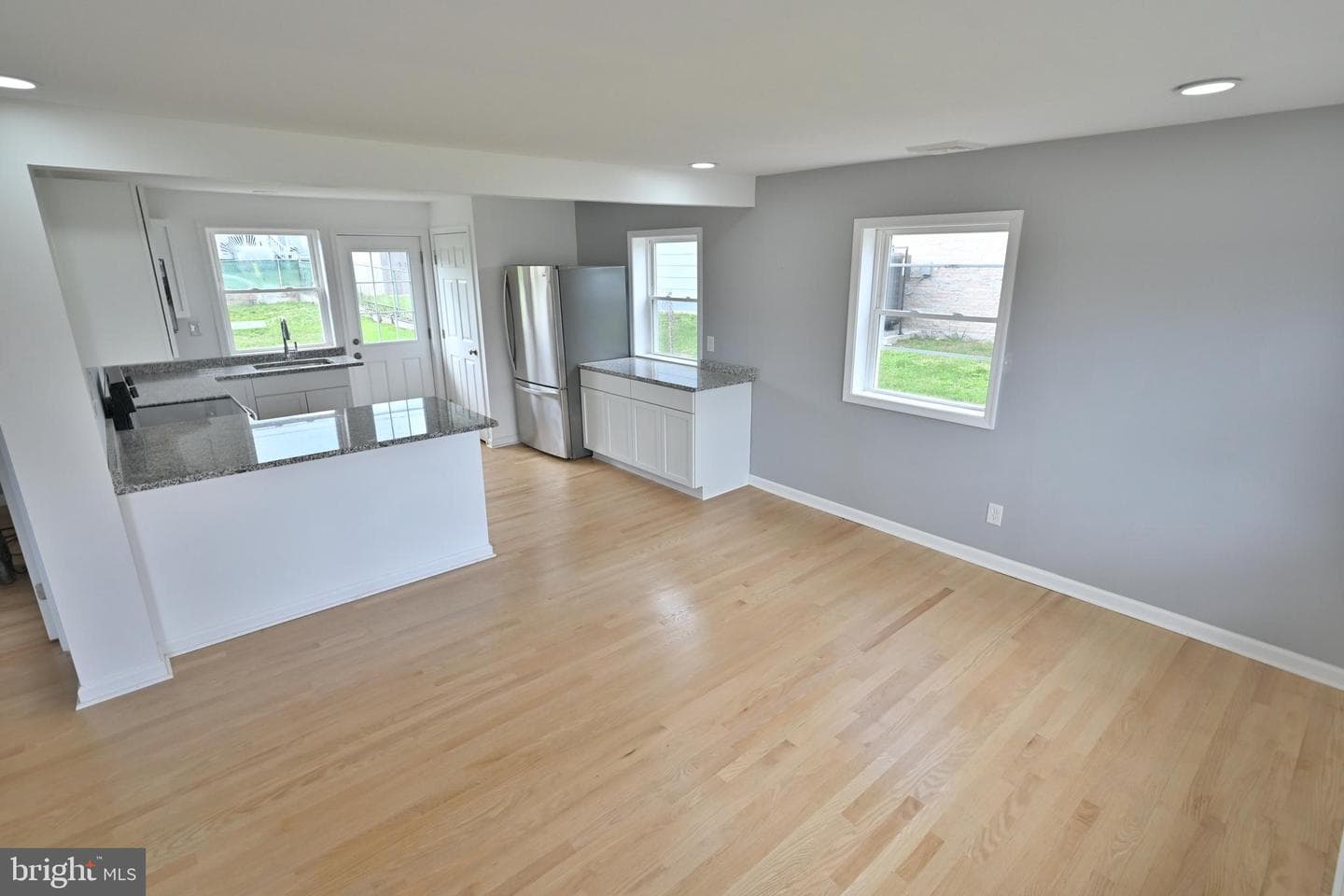 34 Compass Road photo 5