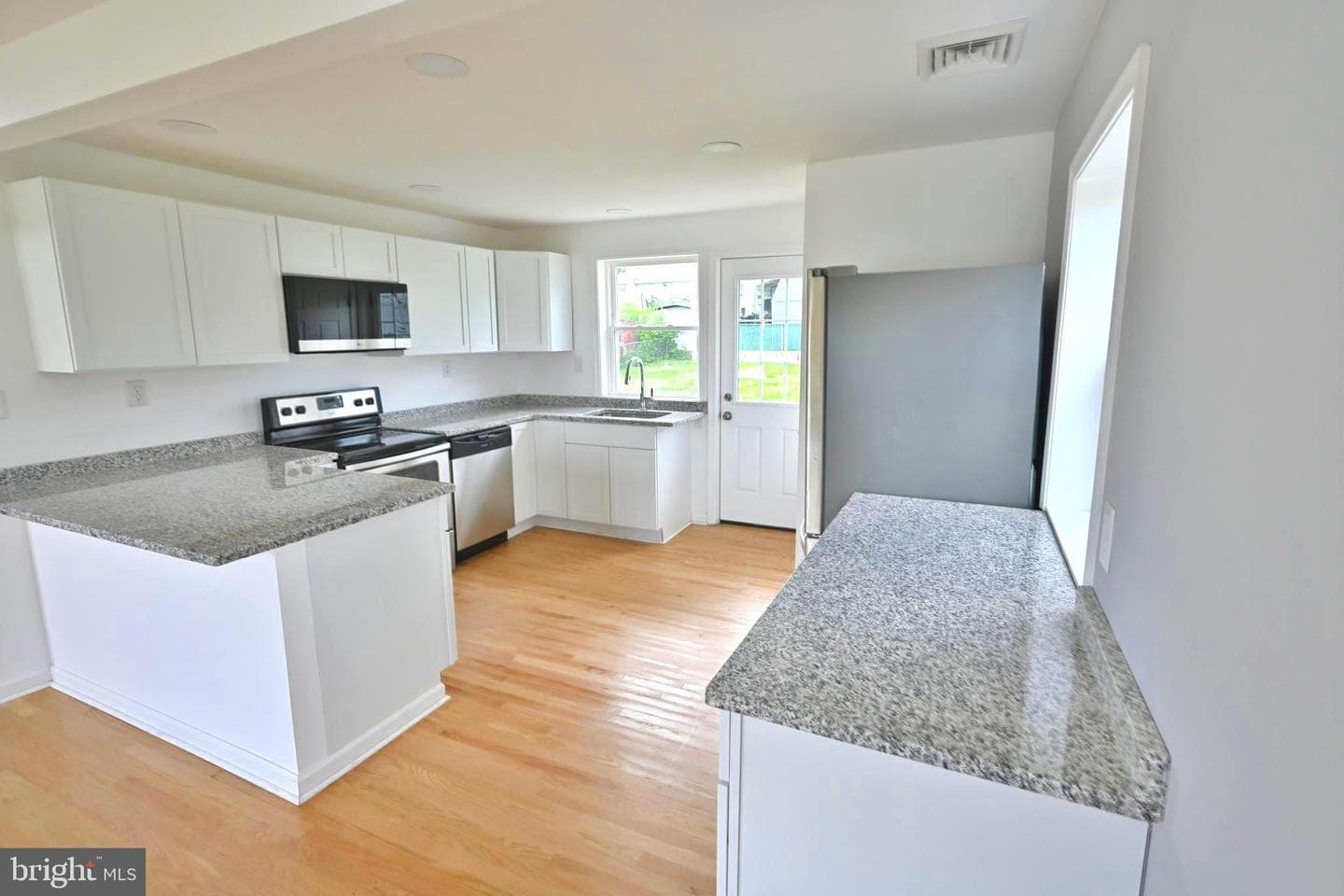 34 Compass Road photo 6