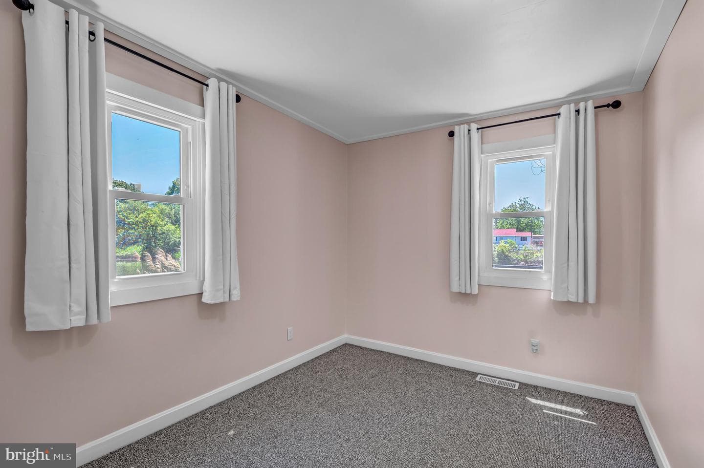 2412 Jarsey Avenue photo 24