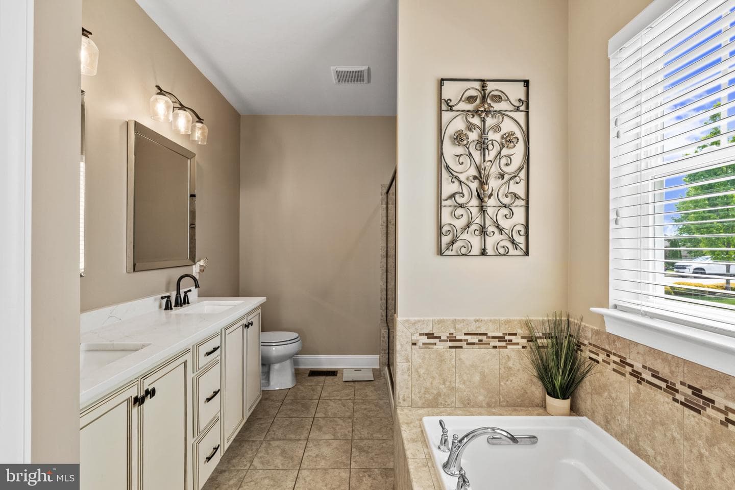 9736 Cross Road photo 19