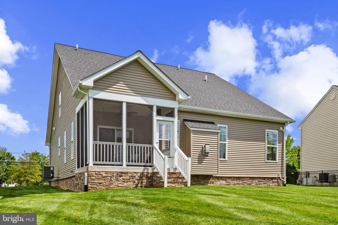 9736 Cross Road photo 28