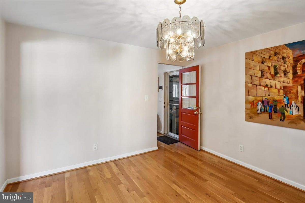 124 W Chestnut Hill Lane photo 13