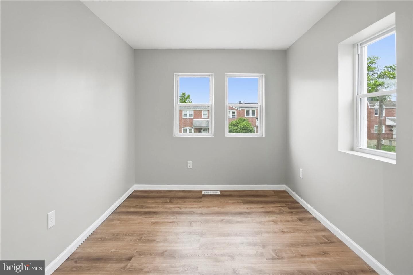 19 Warren Road photo 34