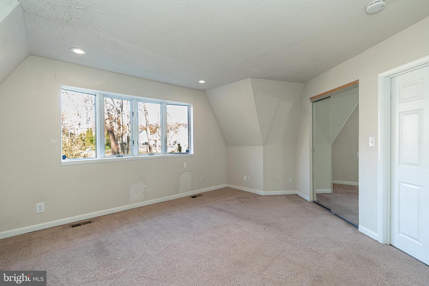 811 Cedar Avenue photo 7