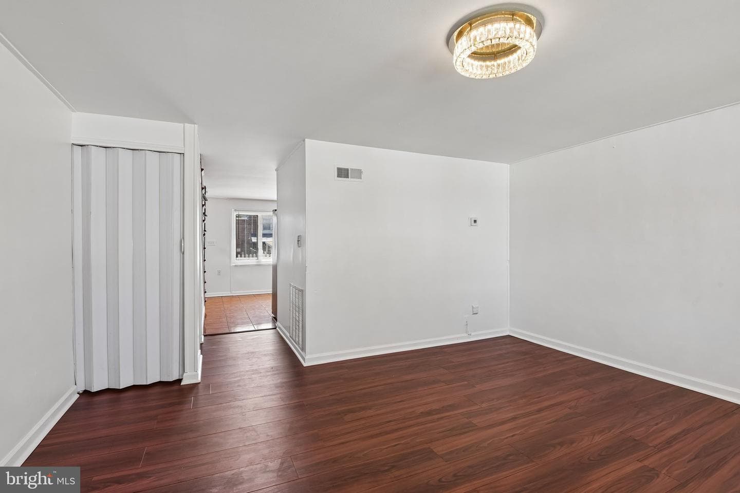 7905 Eastdale Road photo 2