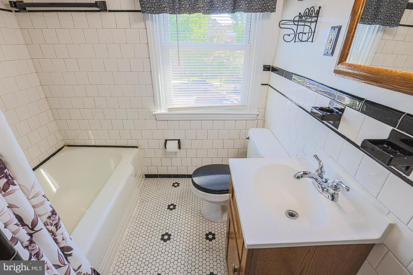 1765 White Oak Avenue photo 19