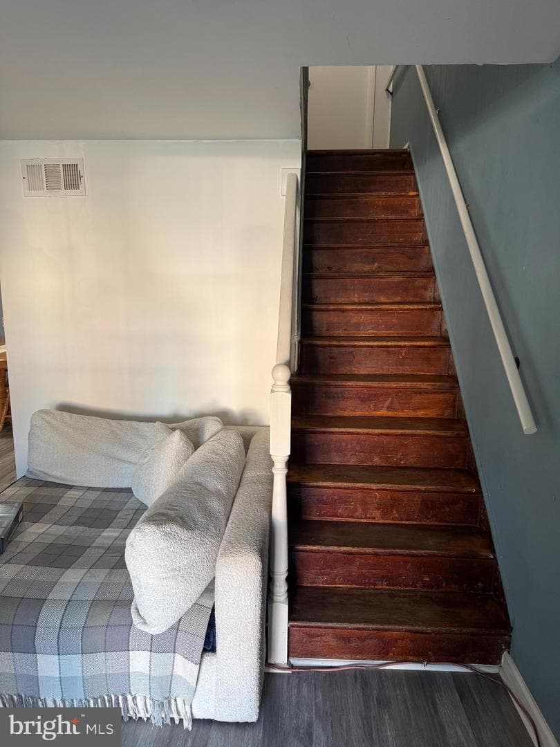 2034 Larkhall Road photo 13