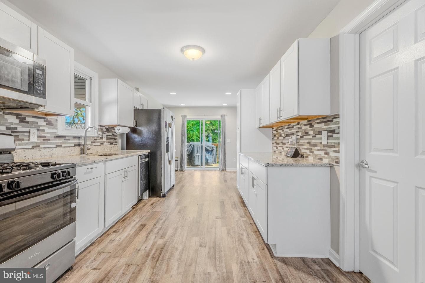 7002 Fait Avenue photo 9
