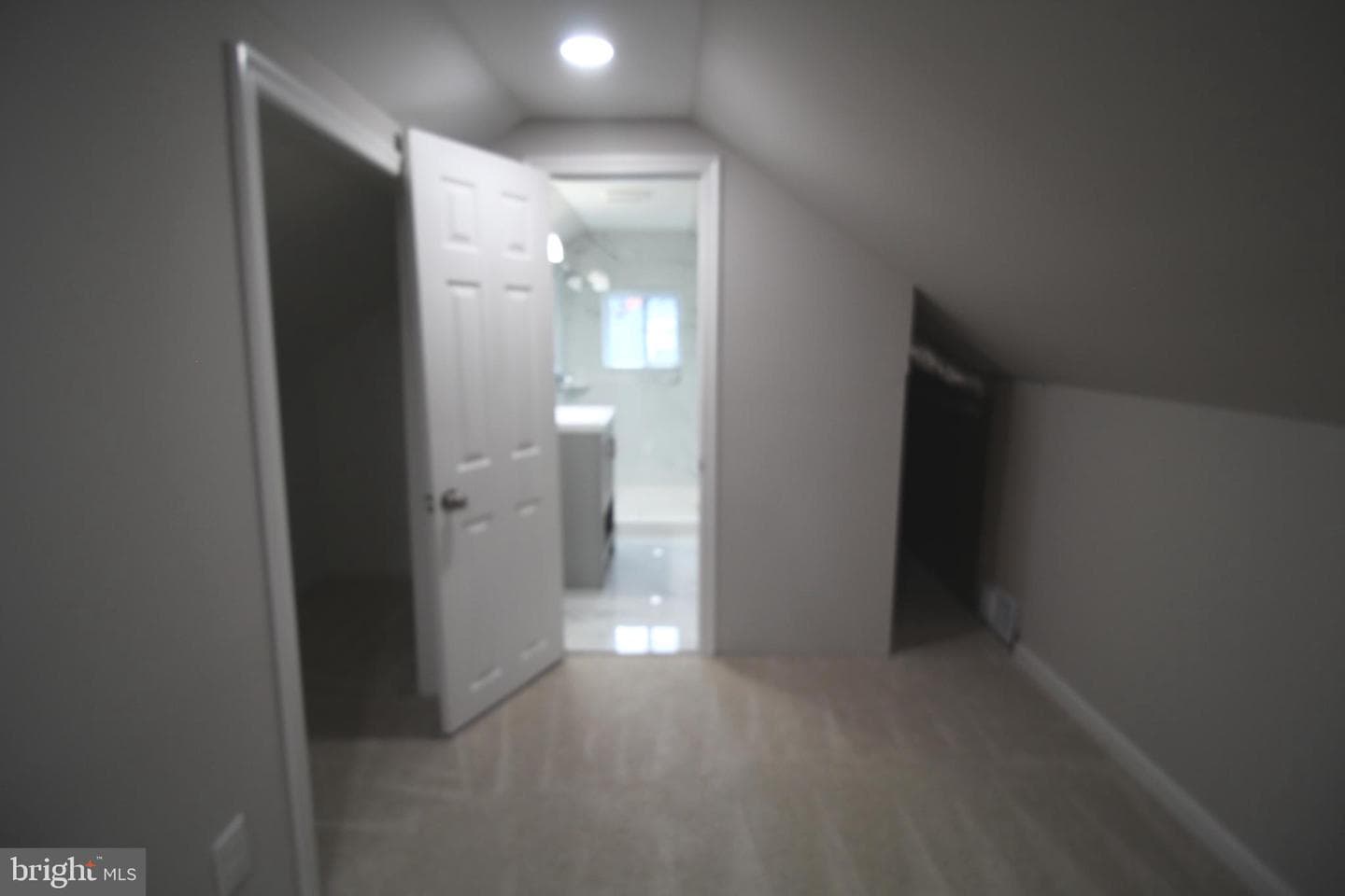 548 Marlyn photo 26