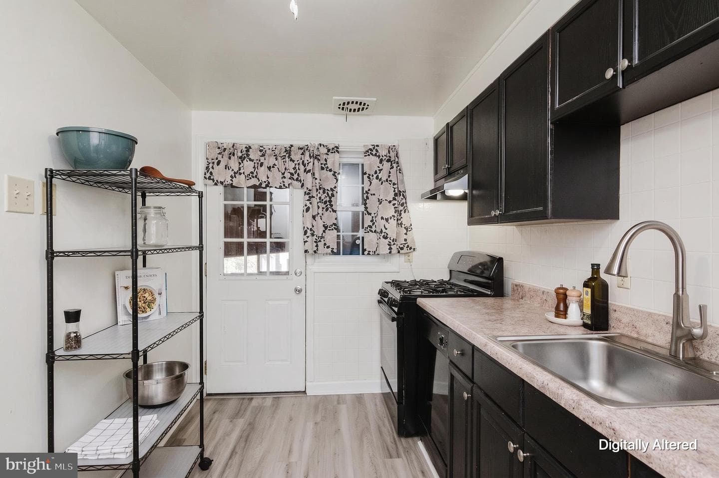 1363 Halstead Road photo 8