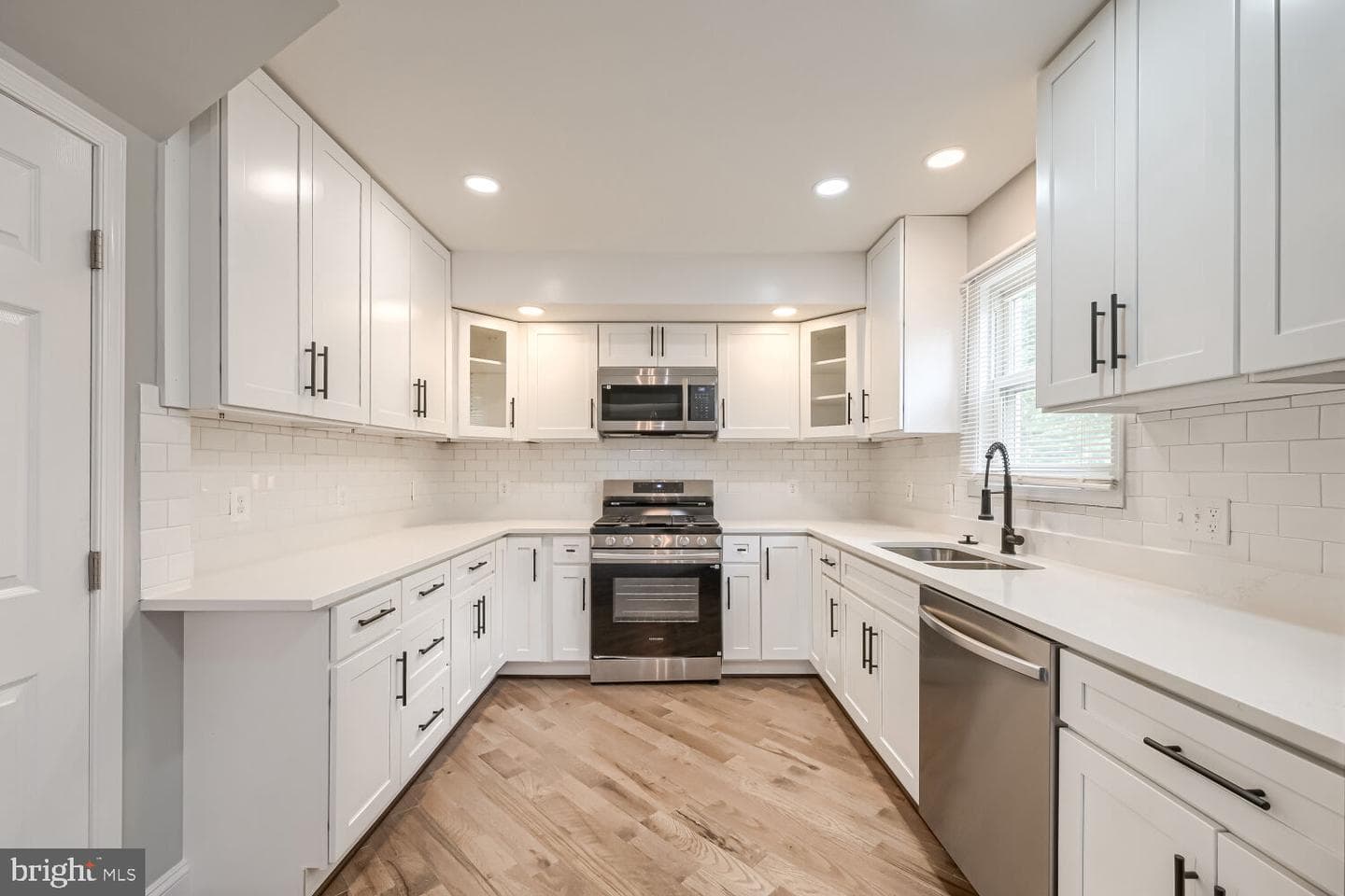 100 Clarendon Avenue photo 11