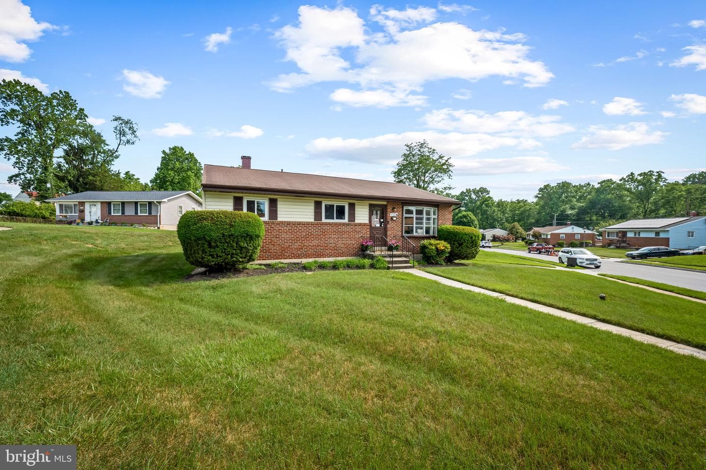 4705 Parkfield Court photo 2