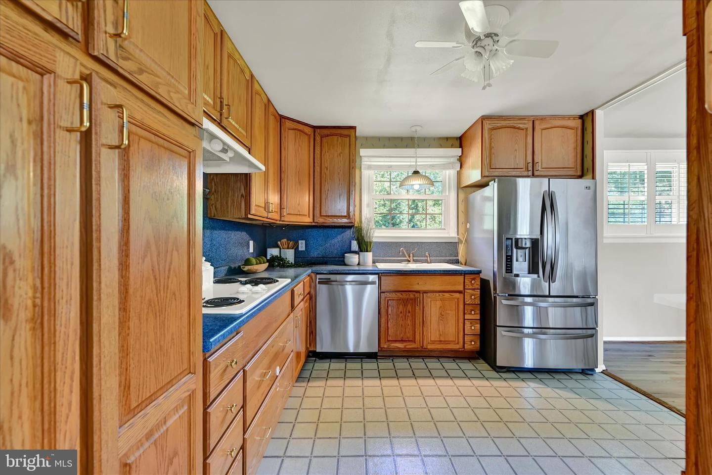 2104 Triandos Drive photo 10