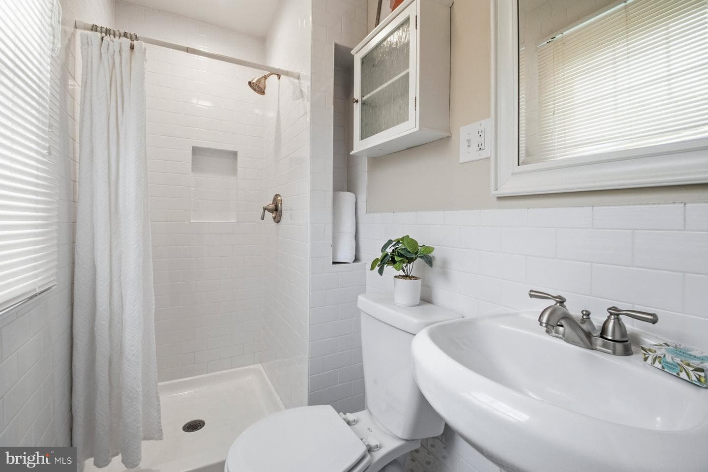 214 Chantrey Road photo 33