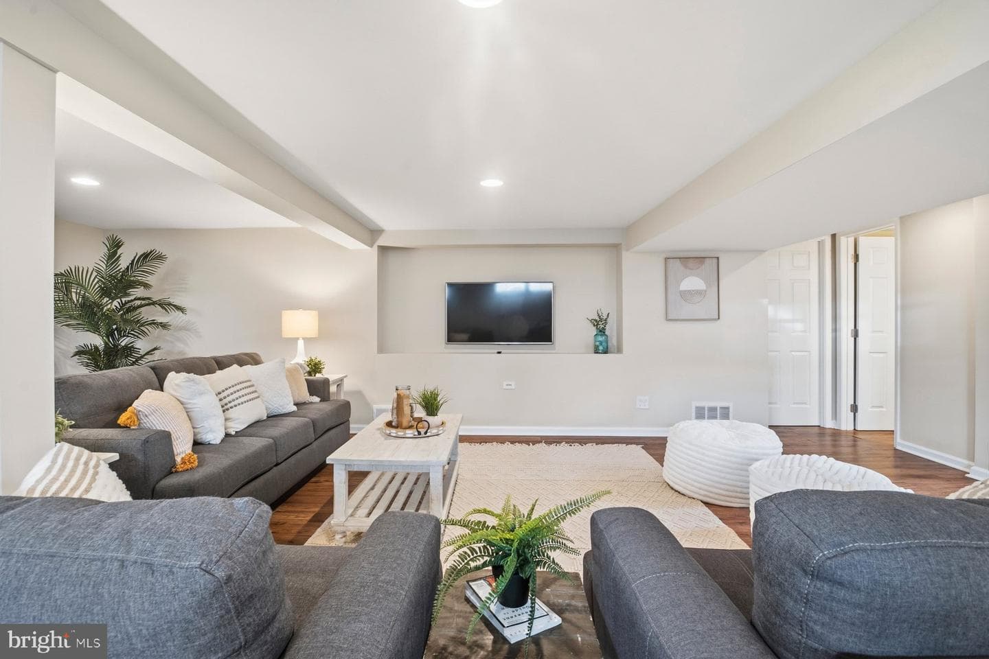 214 Chantrey Road photo 43