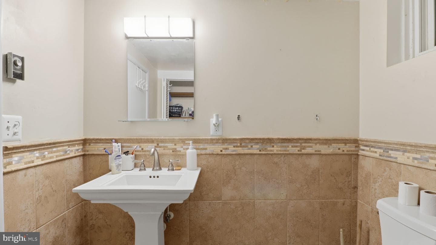 115 Seminary Avenue photo 40