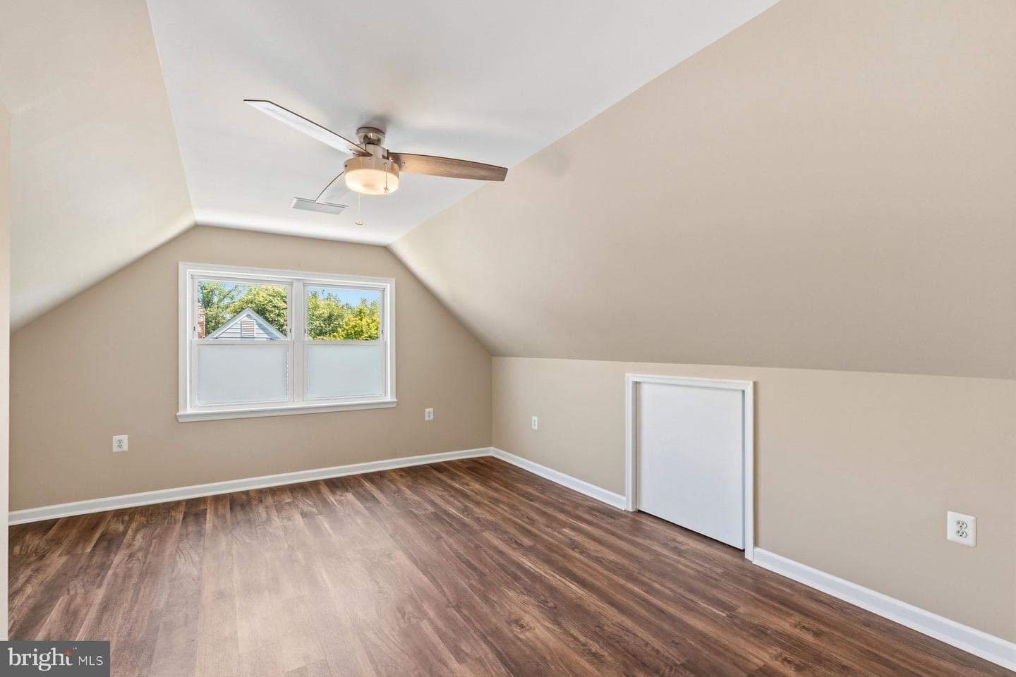 9704 Oakdale Avenue photo 22