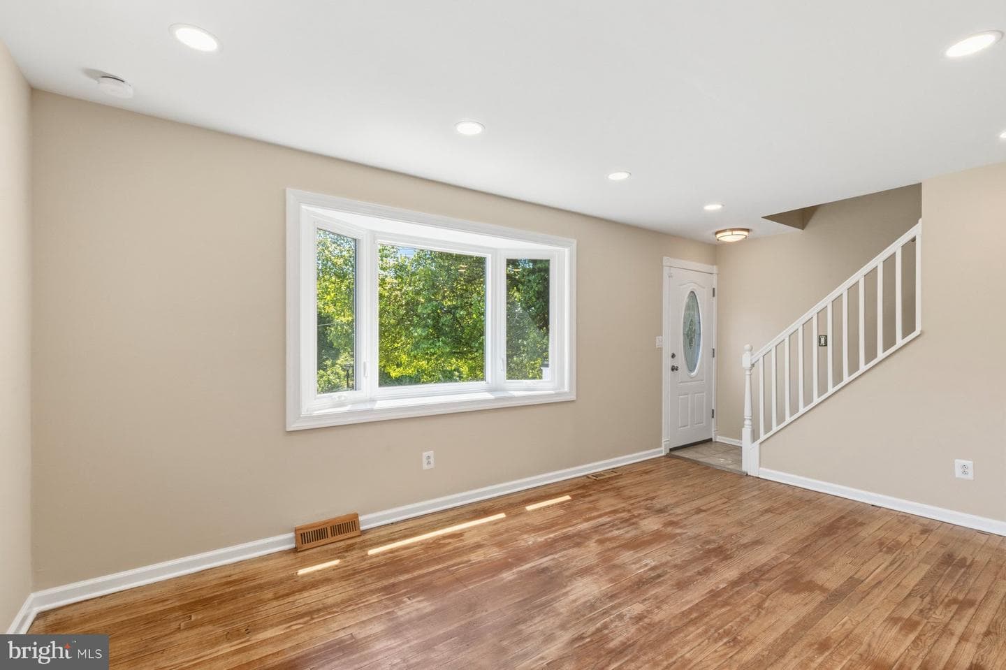 9704 Oakdale Avenue photo 33