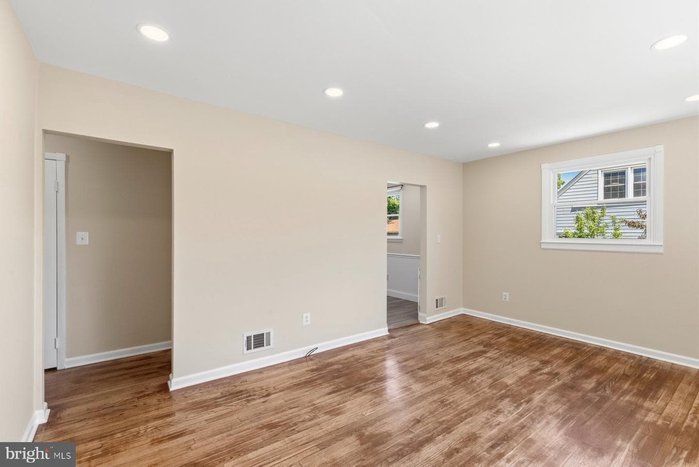 9704 Oakdale Avenue photo 35