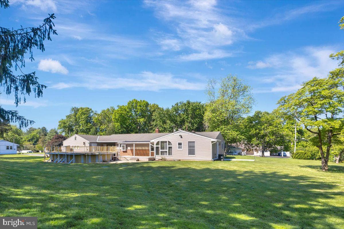 101 Sunnyking Drive photo 2