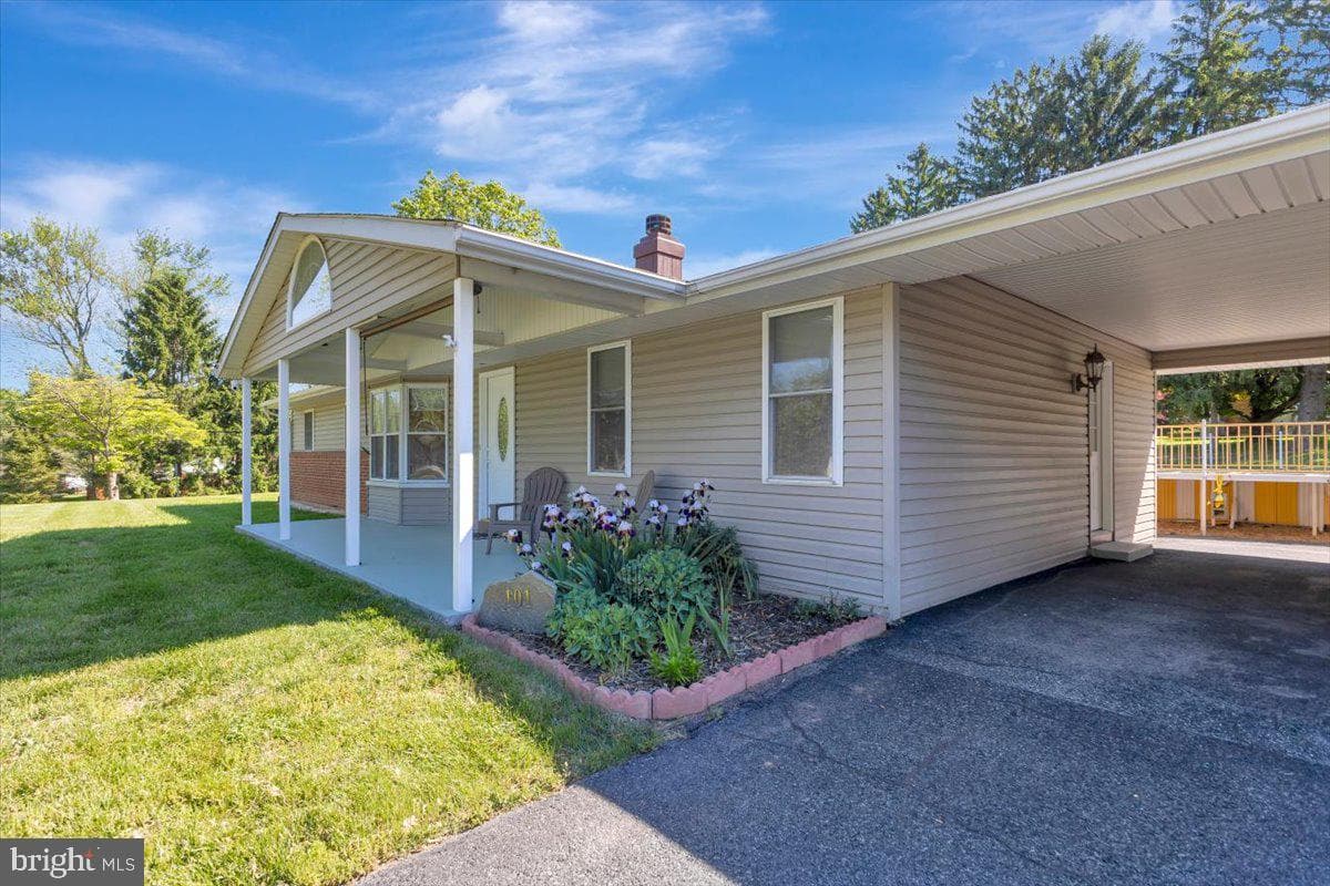 101 Sunnyking Drive photo 3