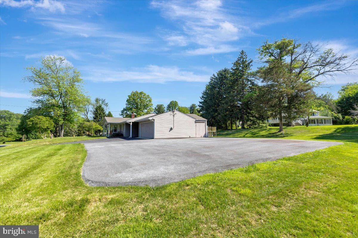 101 Sunnyking Drive photo 4
