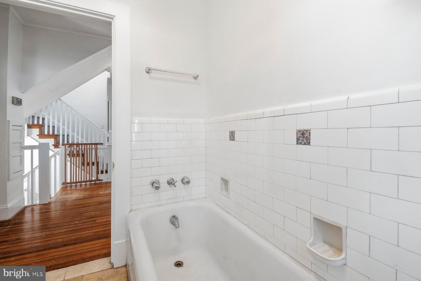 121 Forest Avenue photo 24