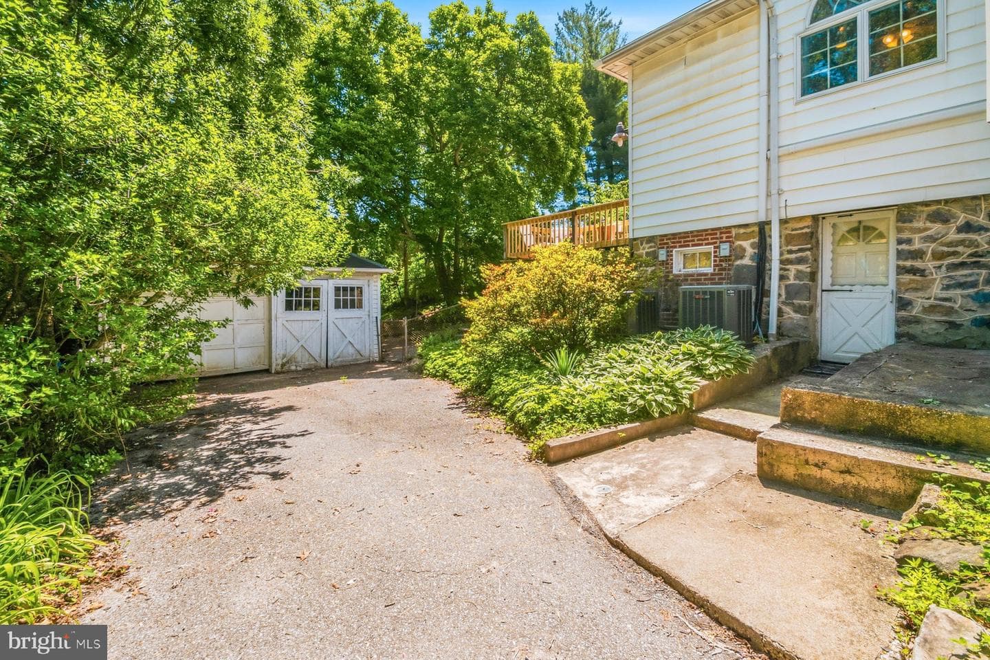 121 Forest Avenue photo 39