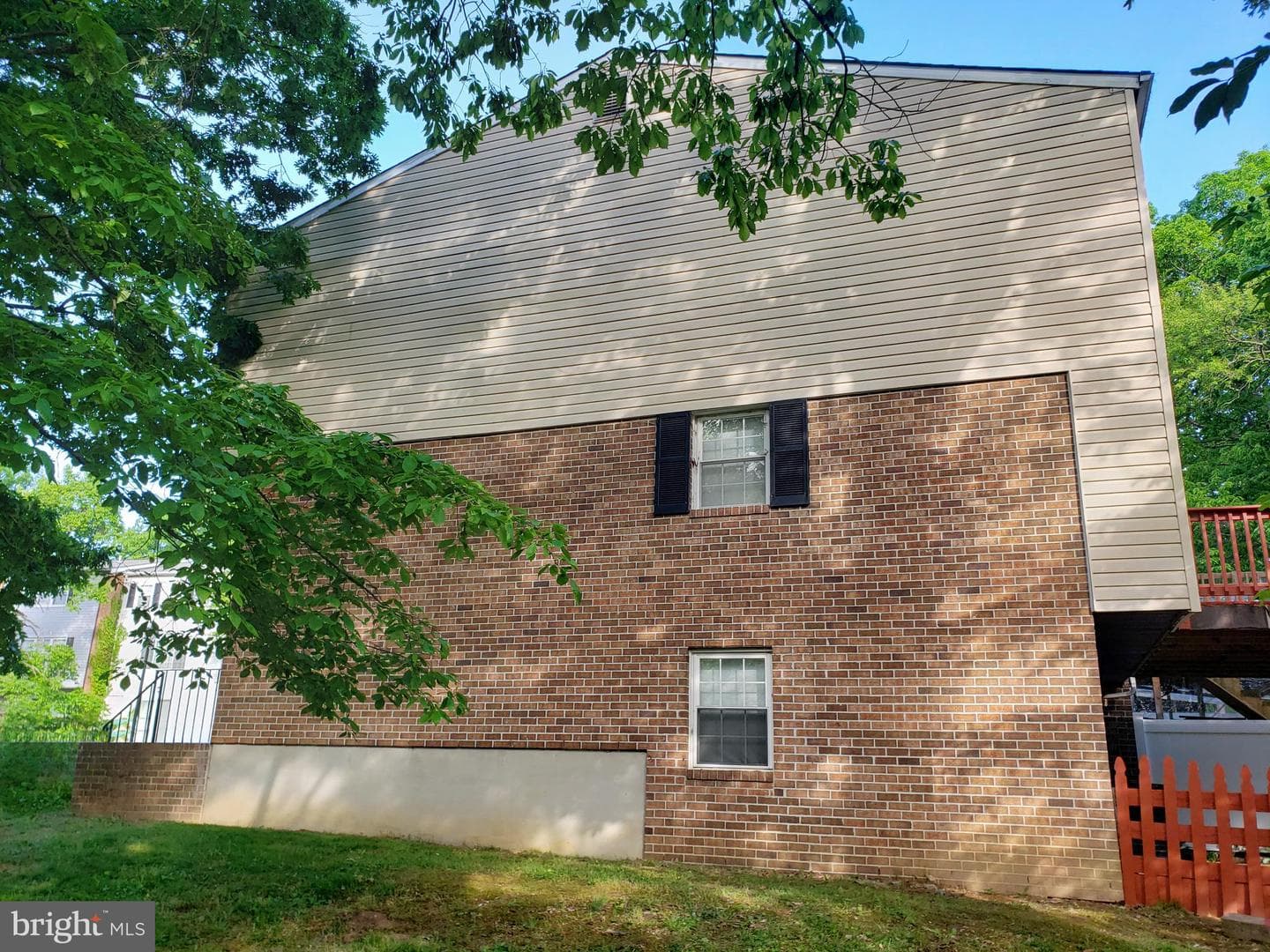 2836 Aspen Hill Rd photo 2