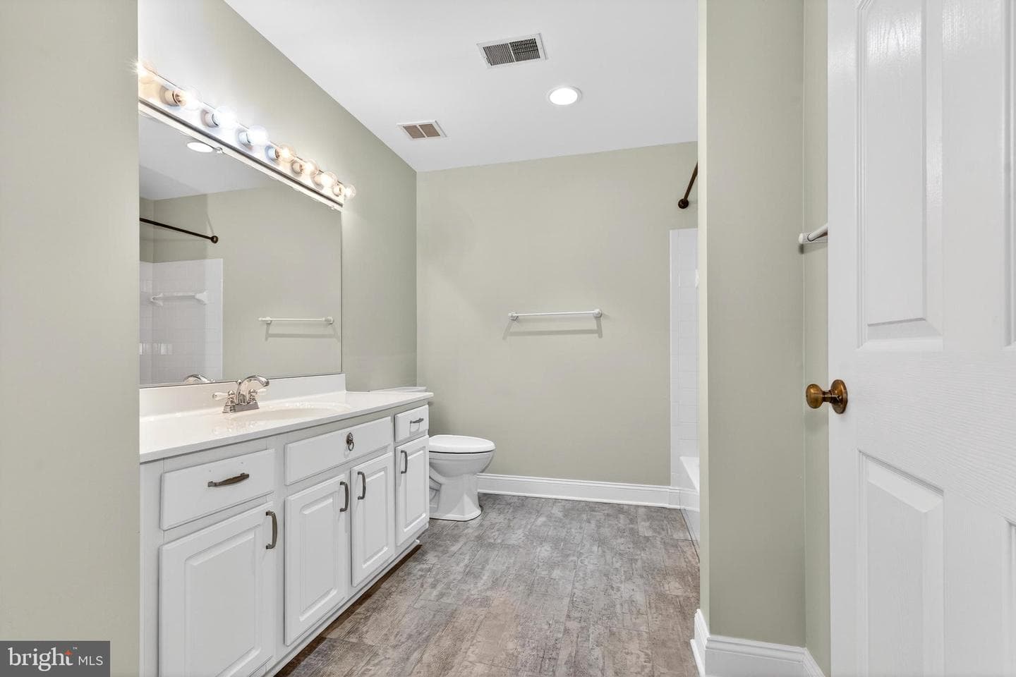 4500 Chaucer Way #101 photo 14
