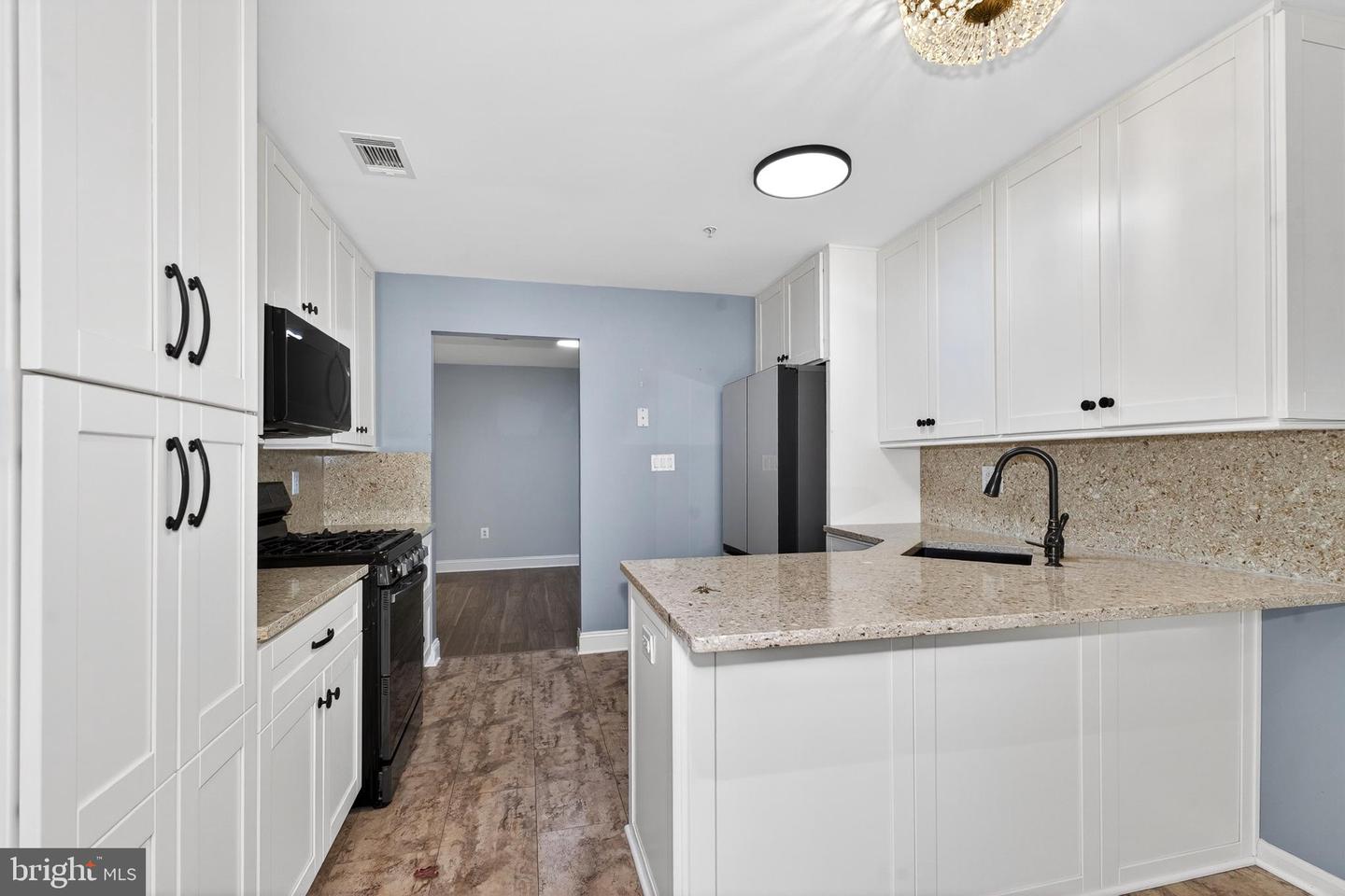4500 Chaucer Way #101 photo 25