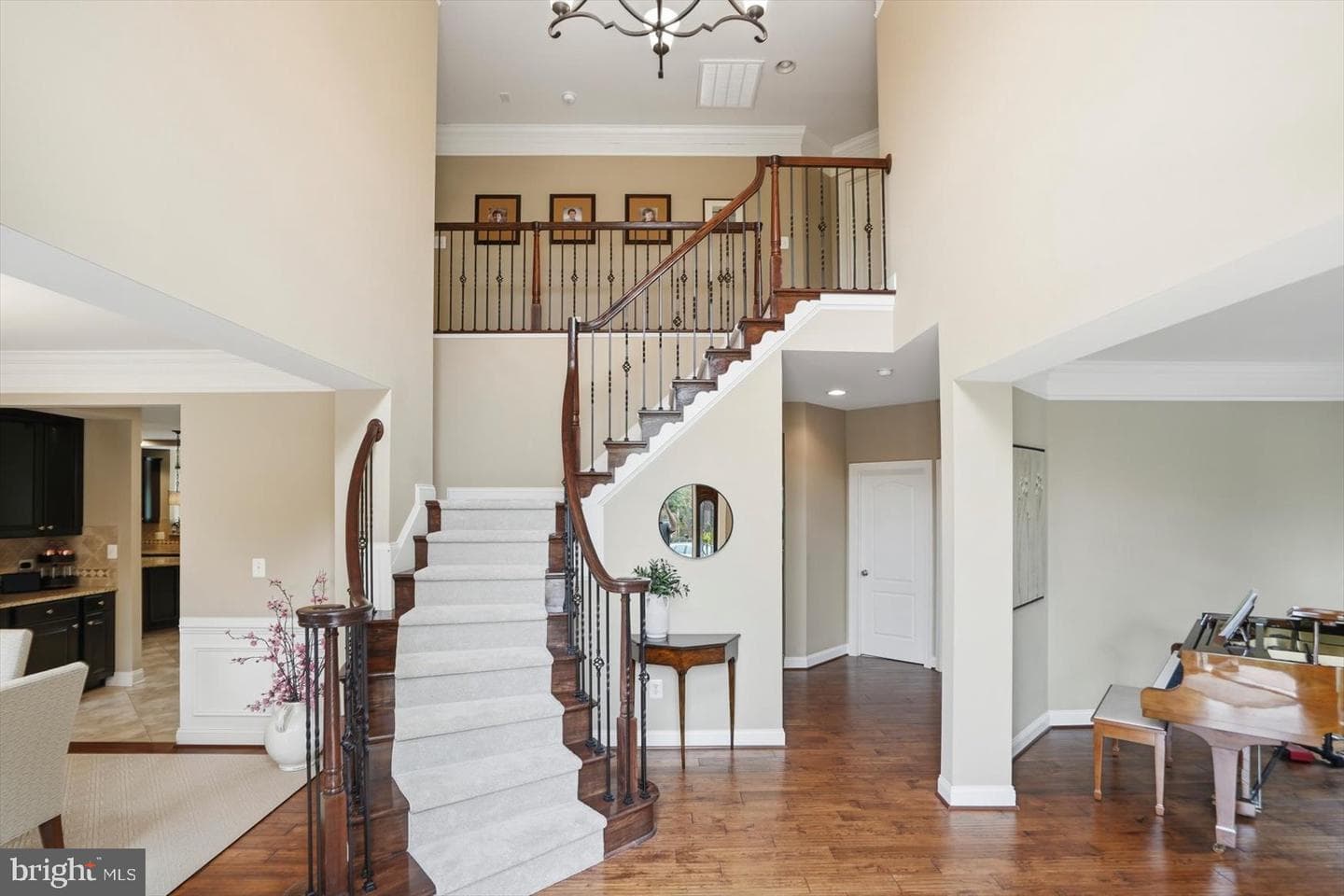 310 Lyon Ct photo 4