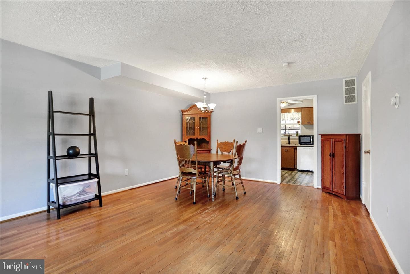 959 Elm Road photo 3