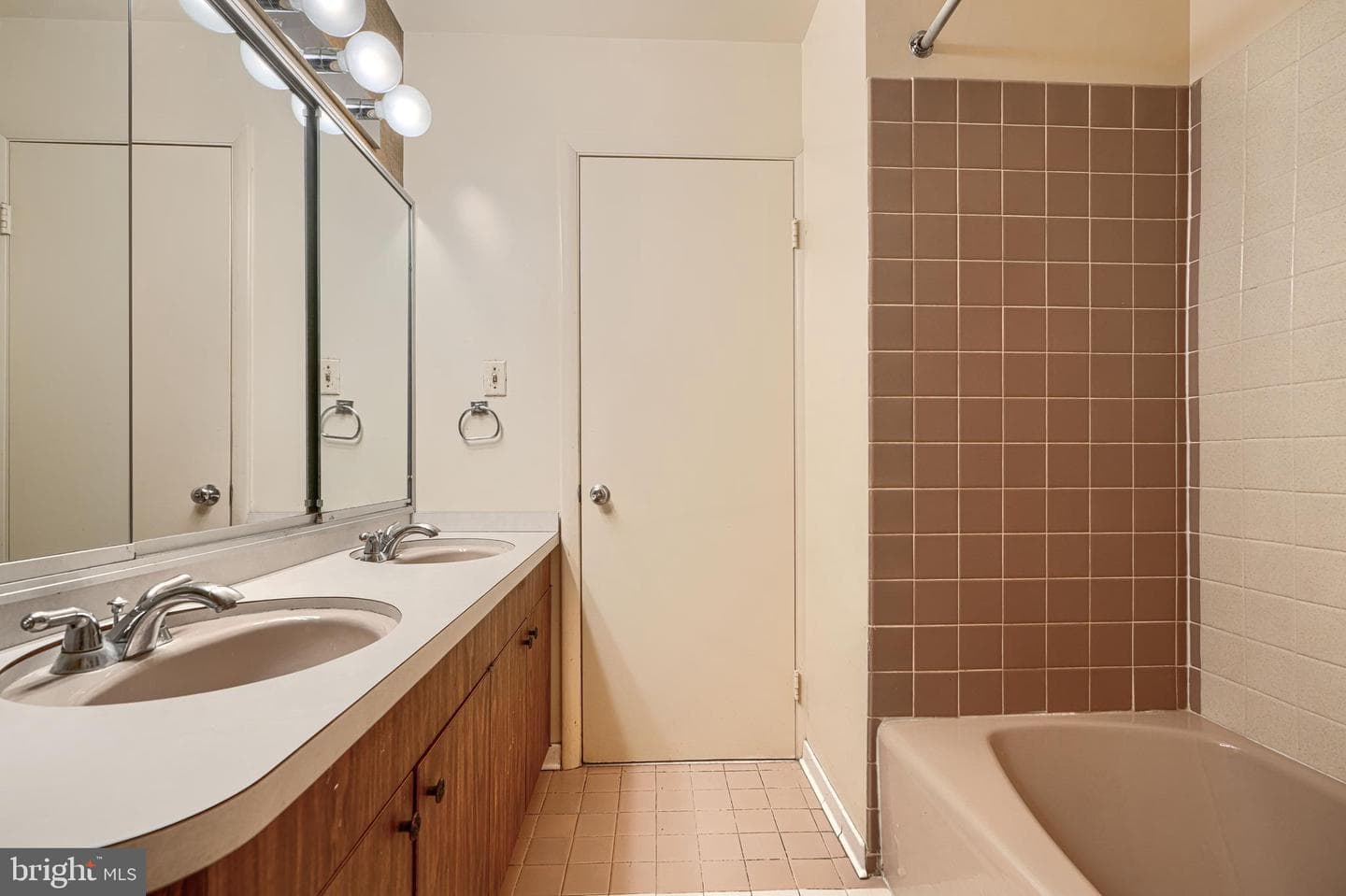2 Kenmont Court photo 66
