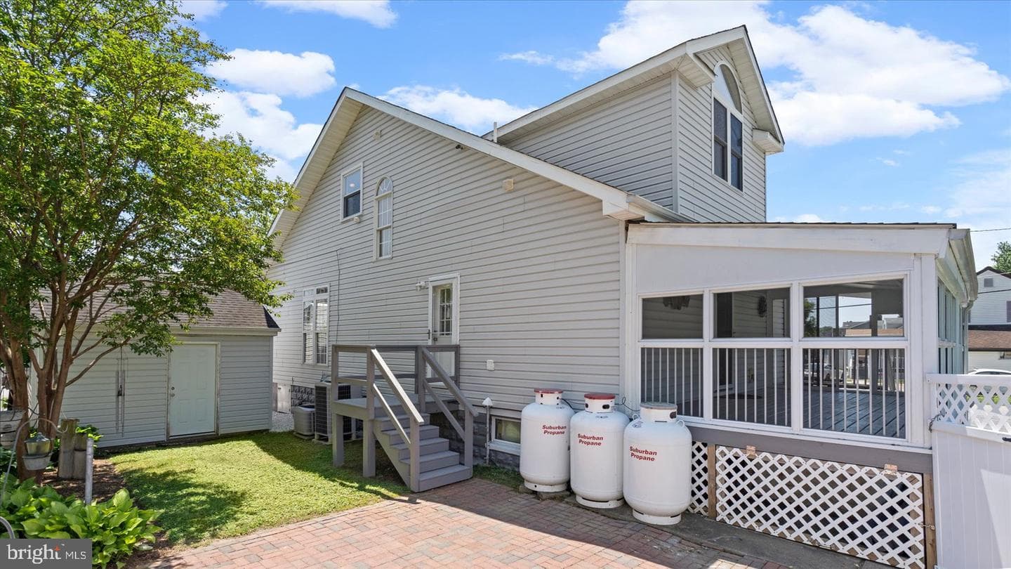 646 Rockaway Beach Avenue photo 38