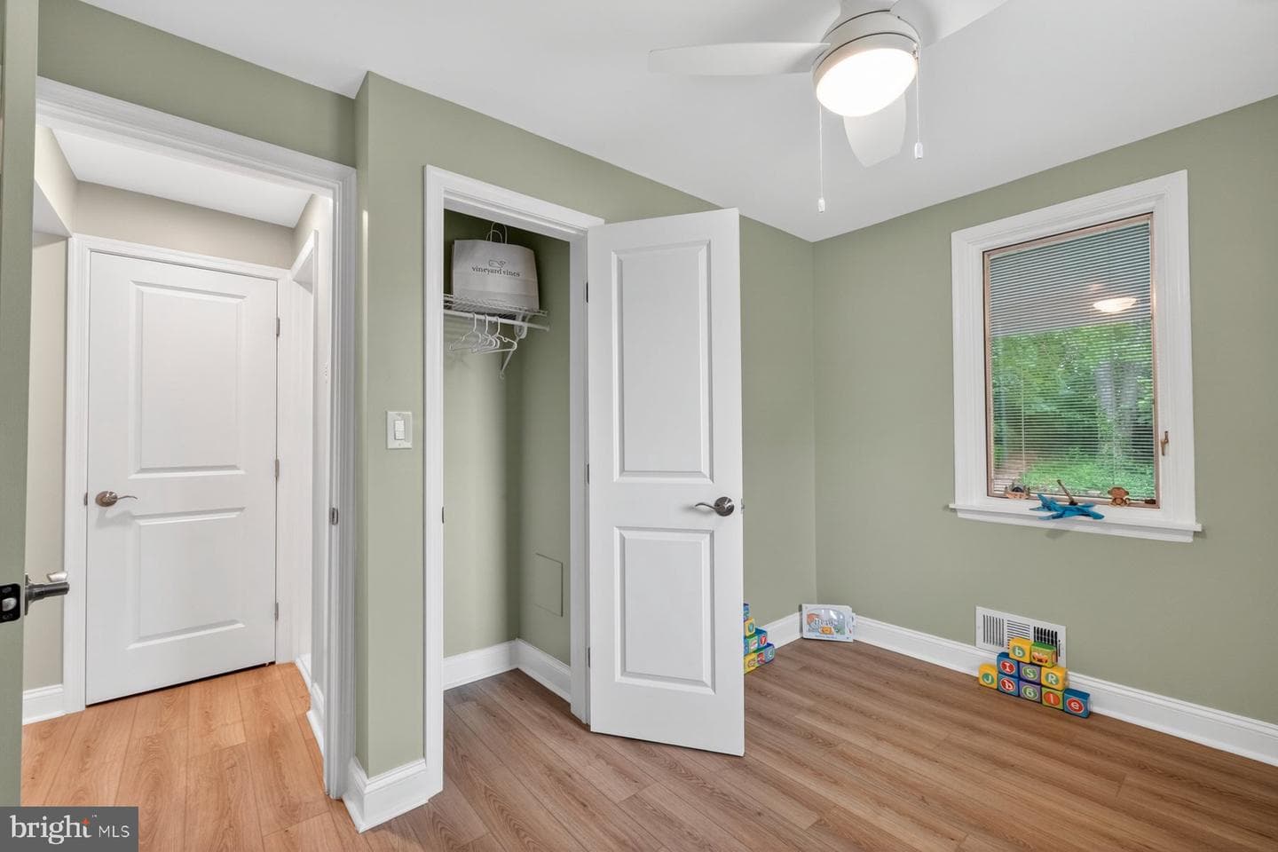 409 Oak Court photo 10