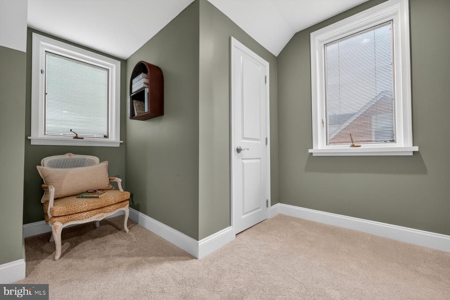 409 Oak Court photo 15