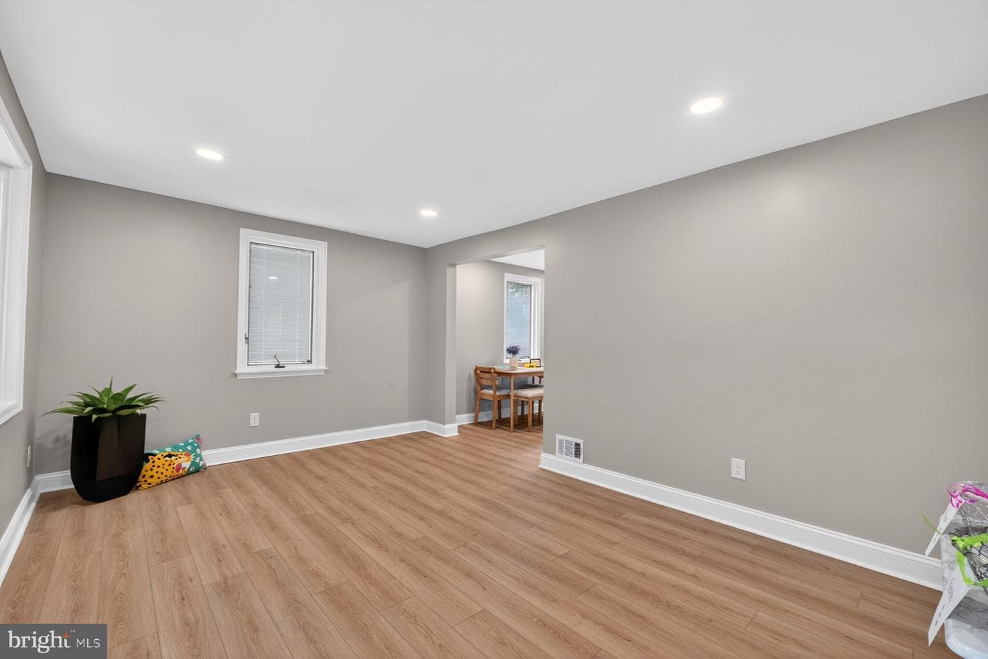 409 Oak Court photo 4