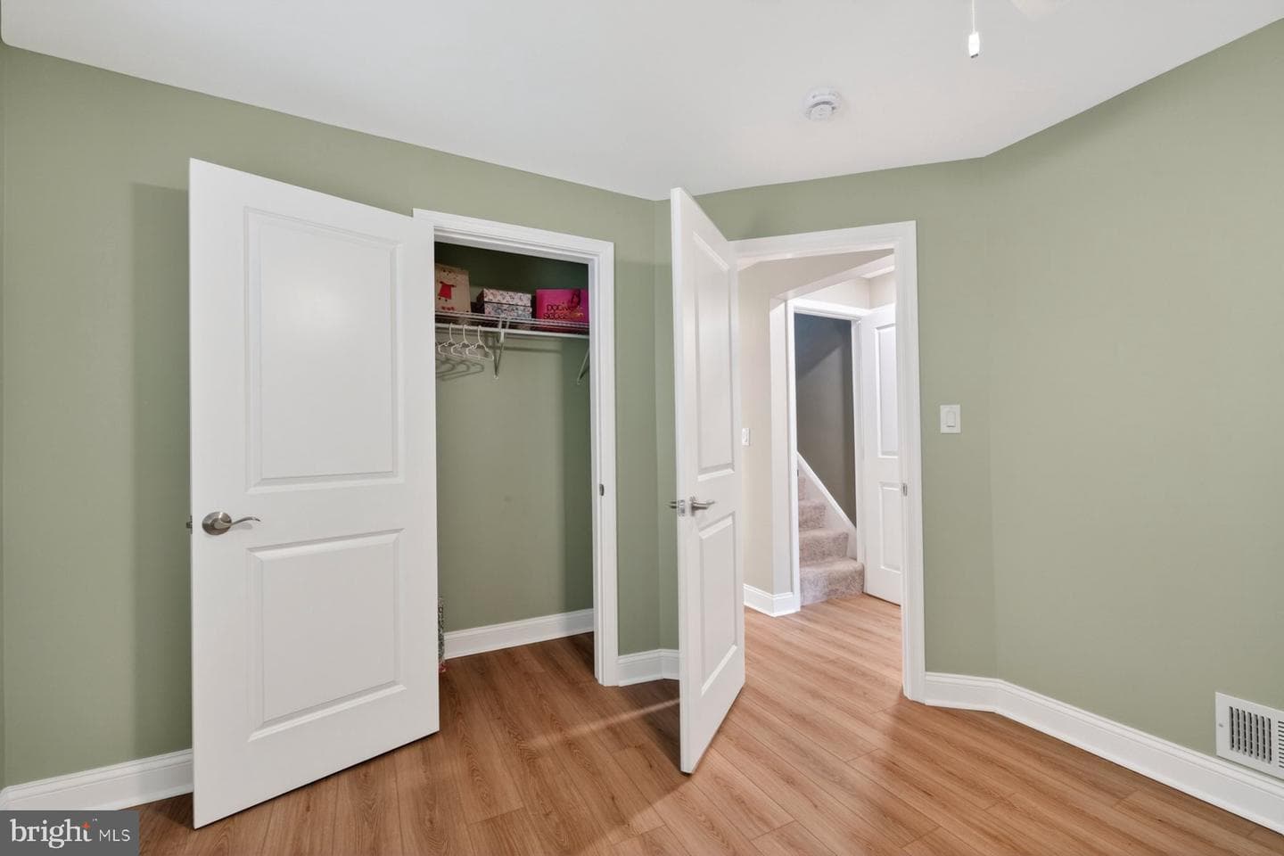 409 Oak Court photo 7