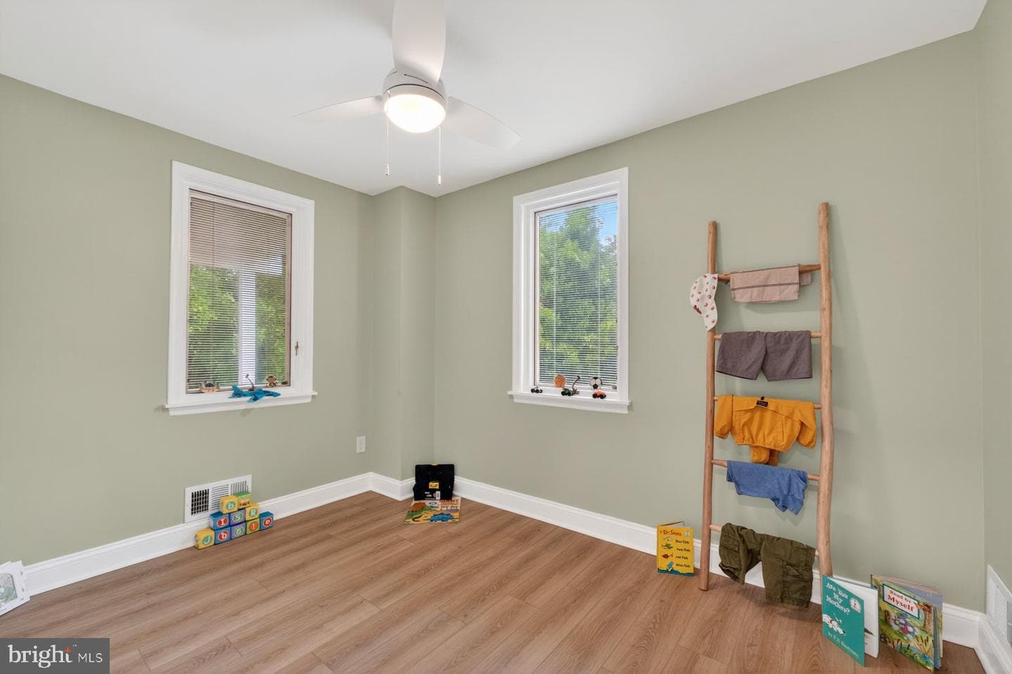 409 Oak Court photo 8