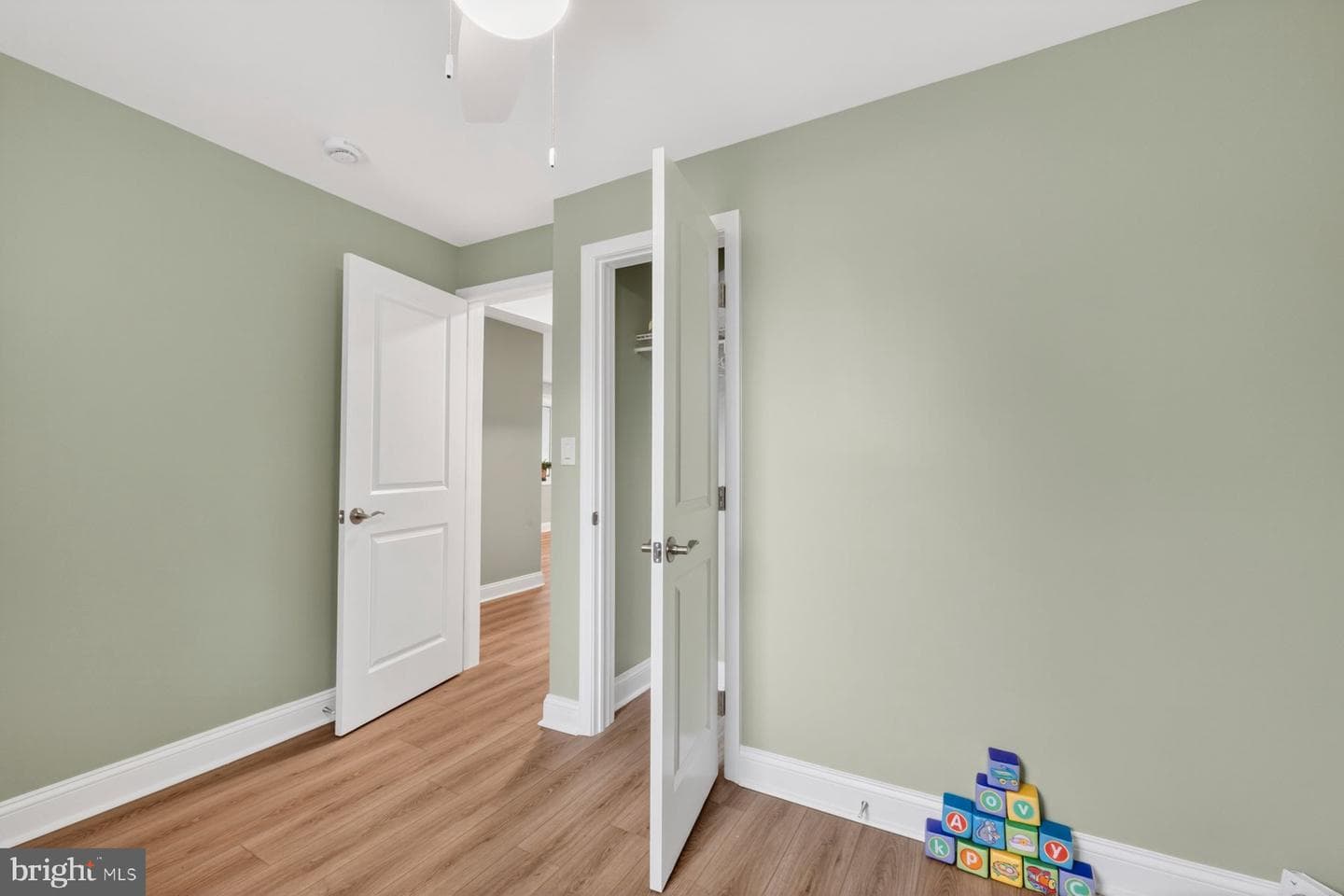 409 Oak Court photo 9