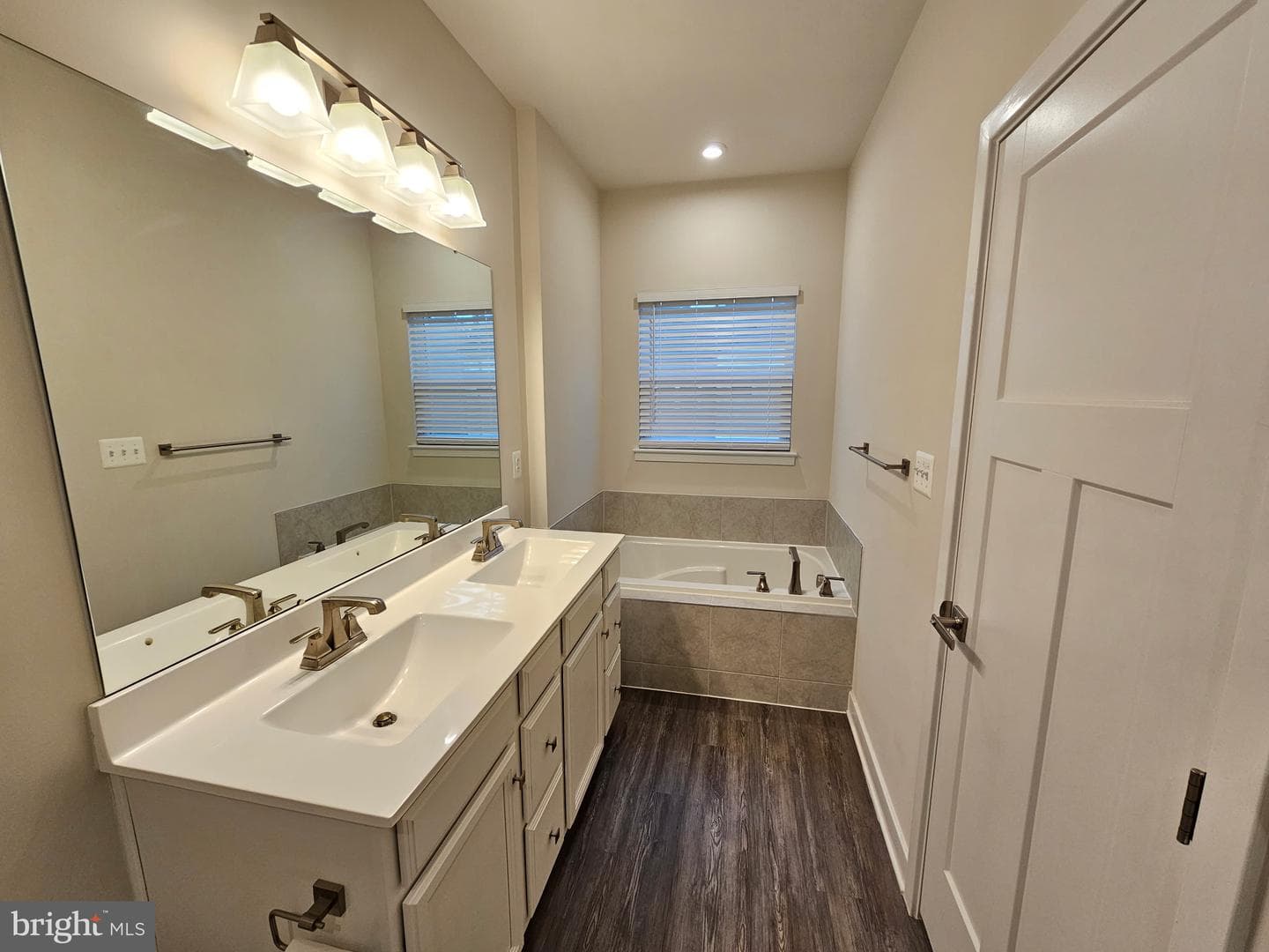 6234 Islington Street photo 12