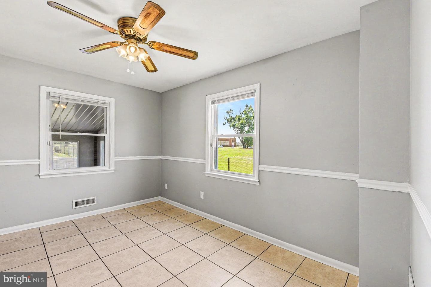8025 N Boundary Road photo 12