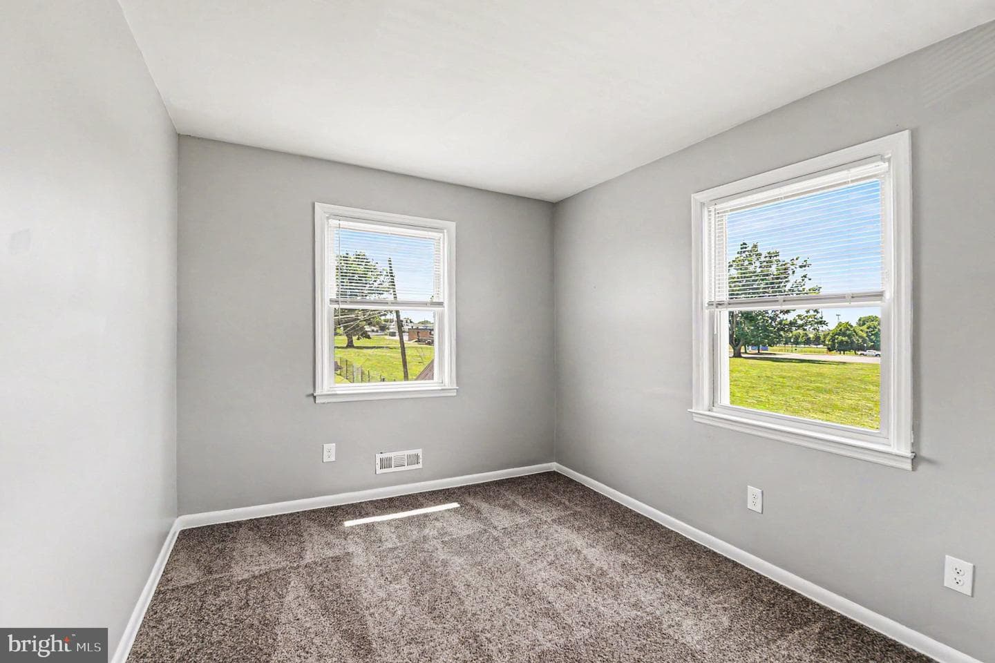 8025 N Boundary Road photo 14