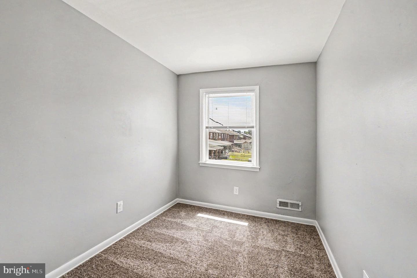 8025 N Boundary Road photo 16