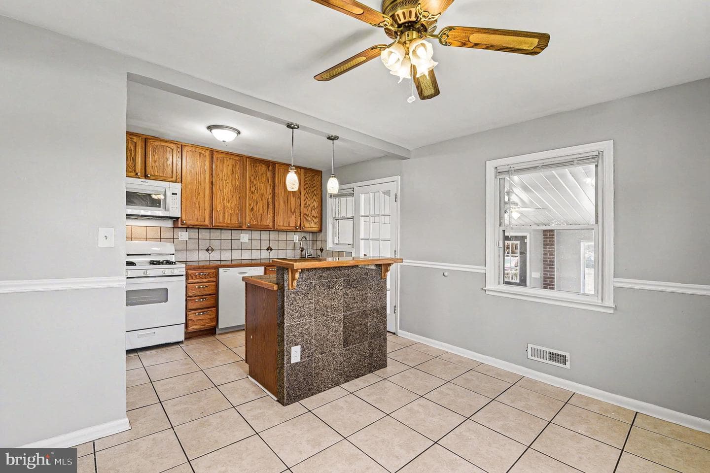 8025 N Boundary Road photo 8
