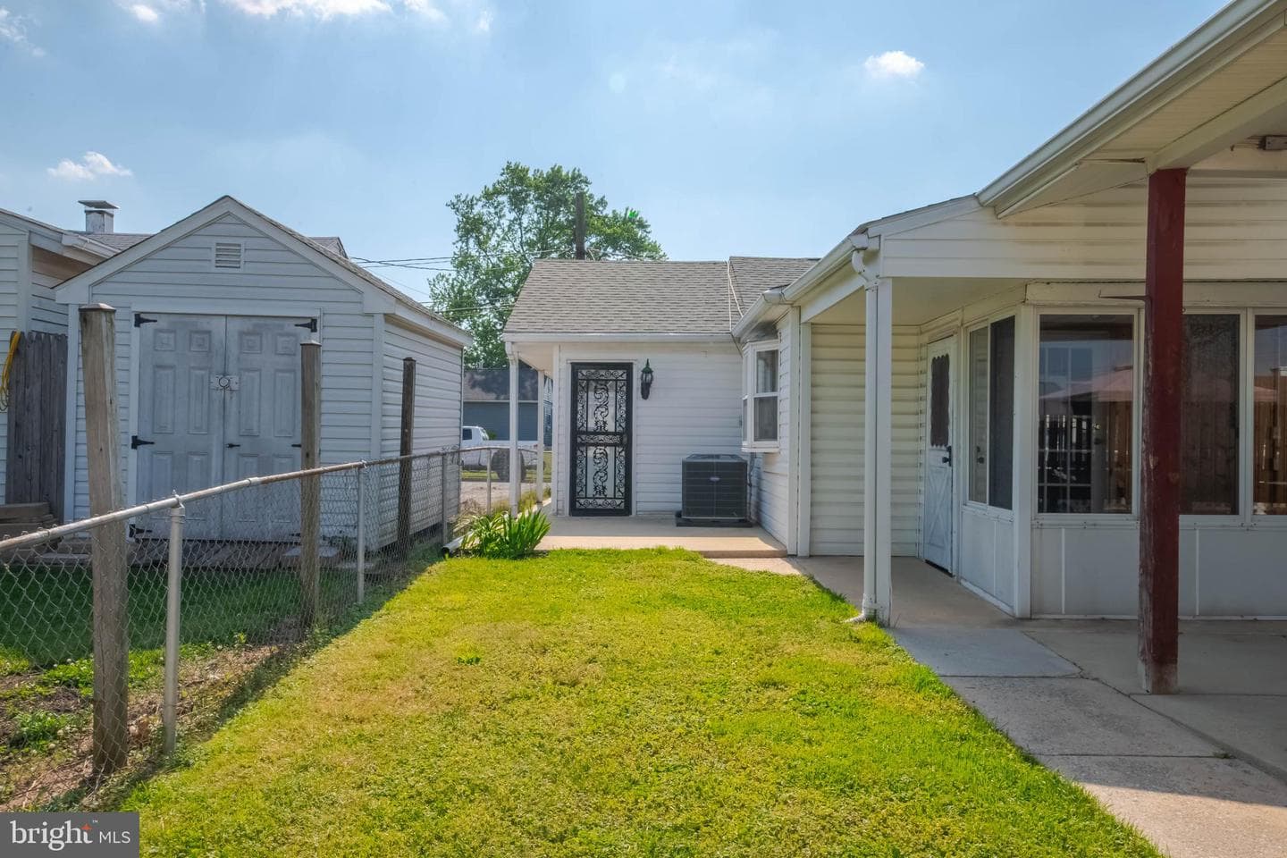 2411 Saratoga Avenue photo 40
